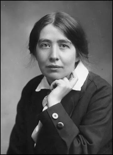SYLVİA PANKHURST: SINIFIN, KADININ VE DİRENİŞİN ÇİZGİSİ